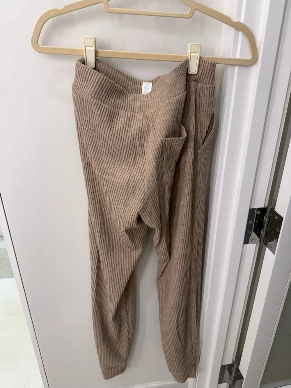ALO Yoga Muse Sweatpants in Gravel